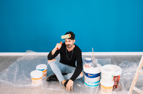 sitting-man-with-paint-materials